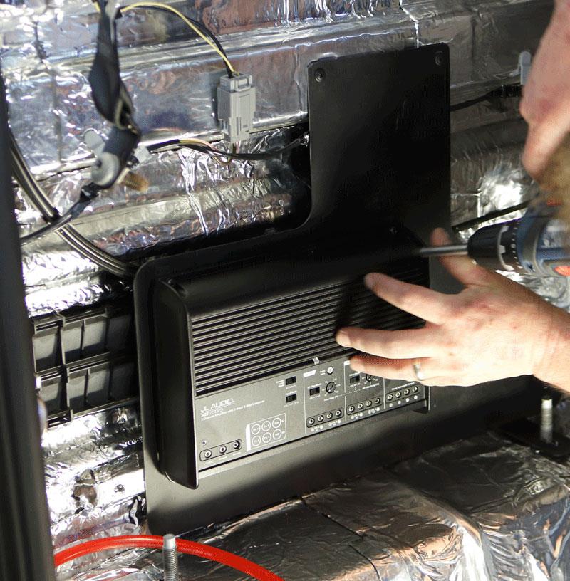 JL XD700/5 5-channel amplifier and bracket